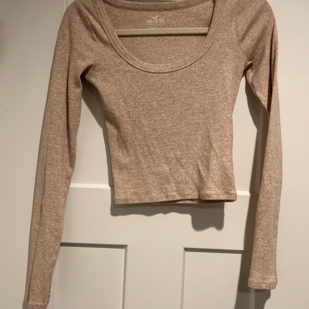Hollister Women's Beige Long Sleeve Tee